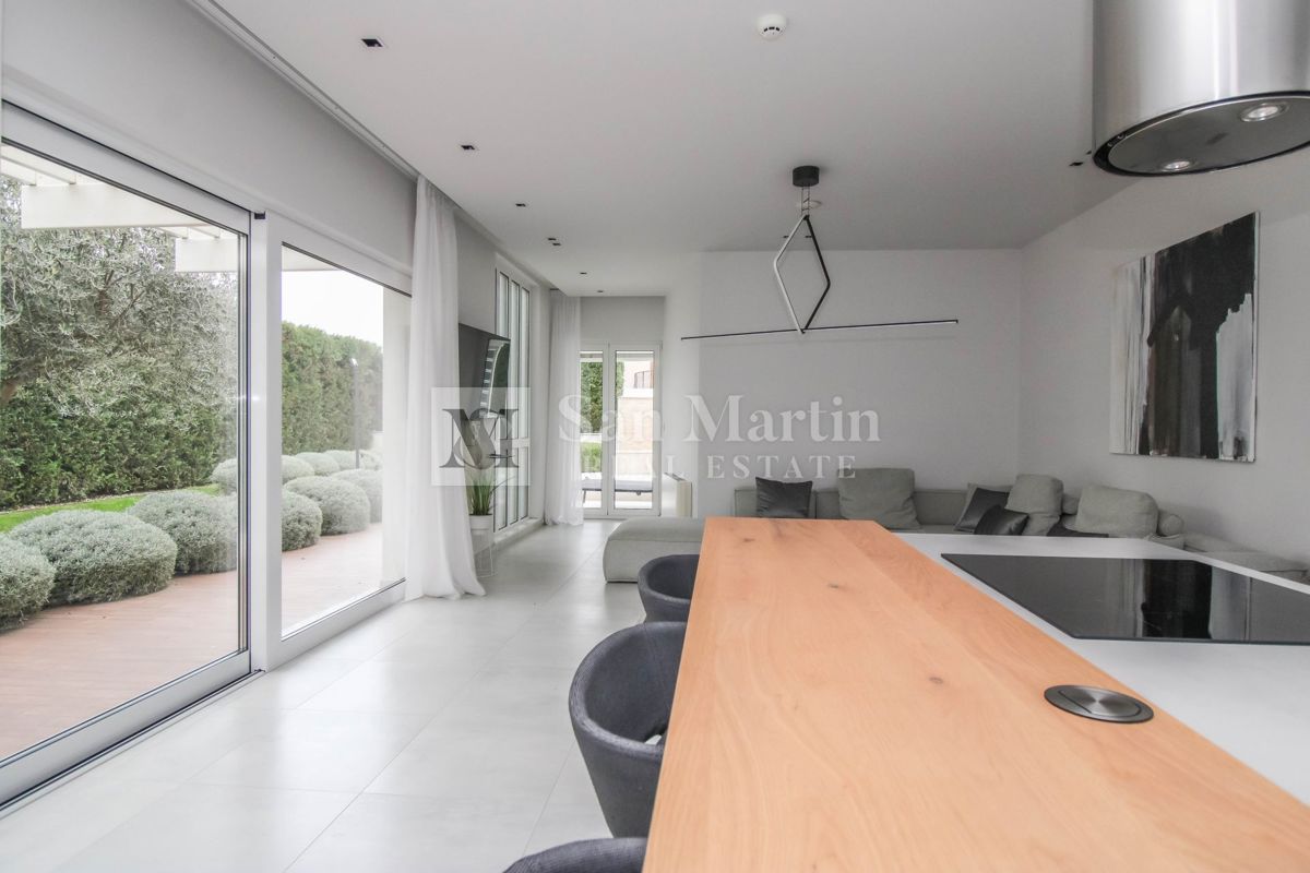 Parenzo - casa moderna con piscina. VICINO AL MARE!