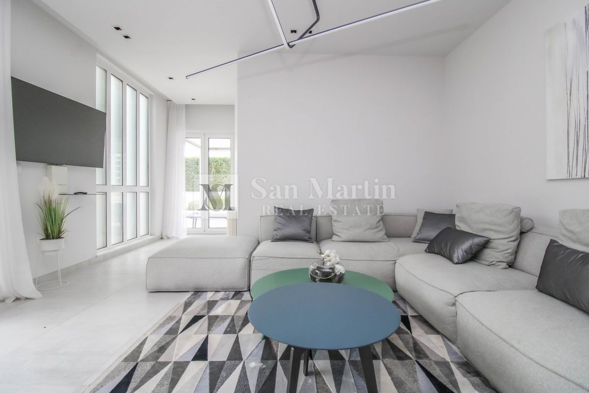 Parenzo - casa moderna con piscina. VICINO AL MARE!