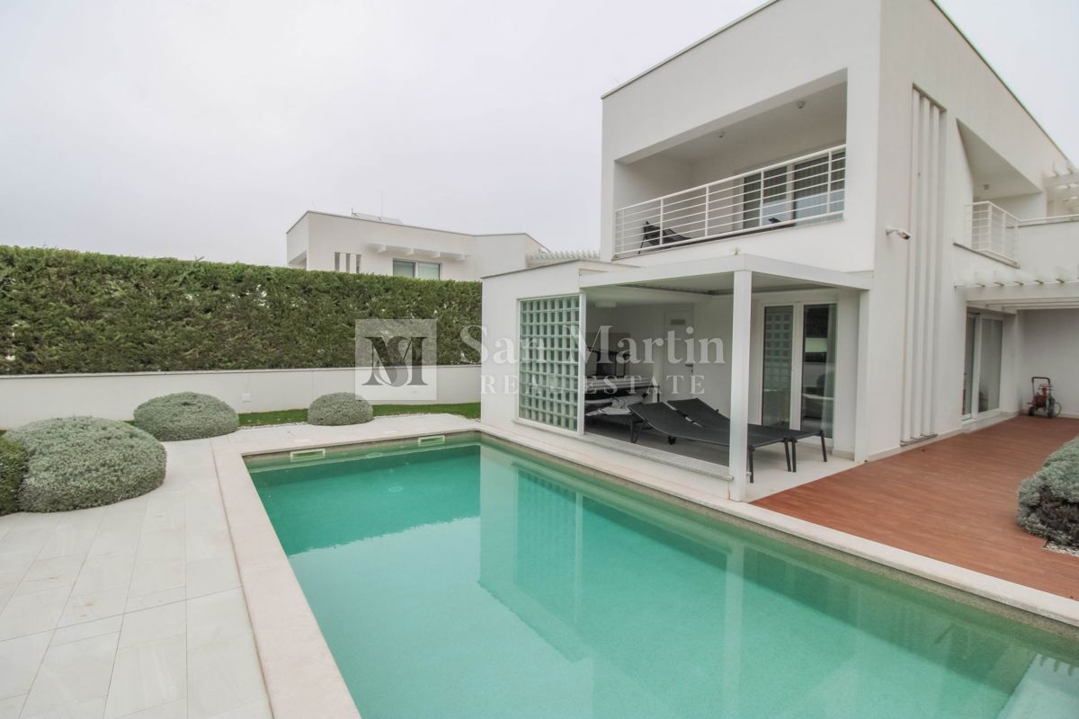 Parenzo - casa moderna con piscina. VICINO AL MARE!