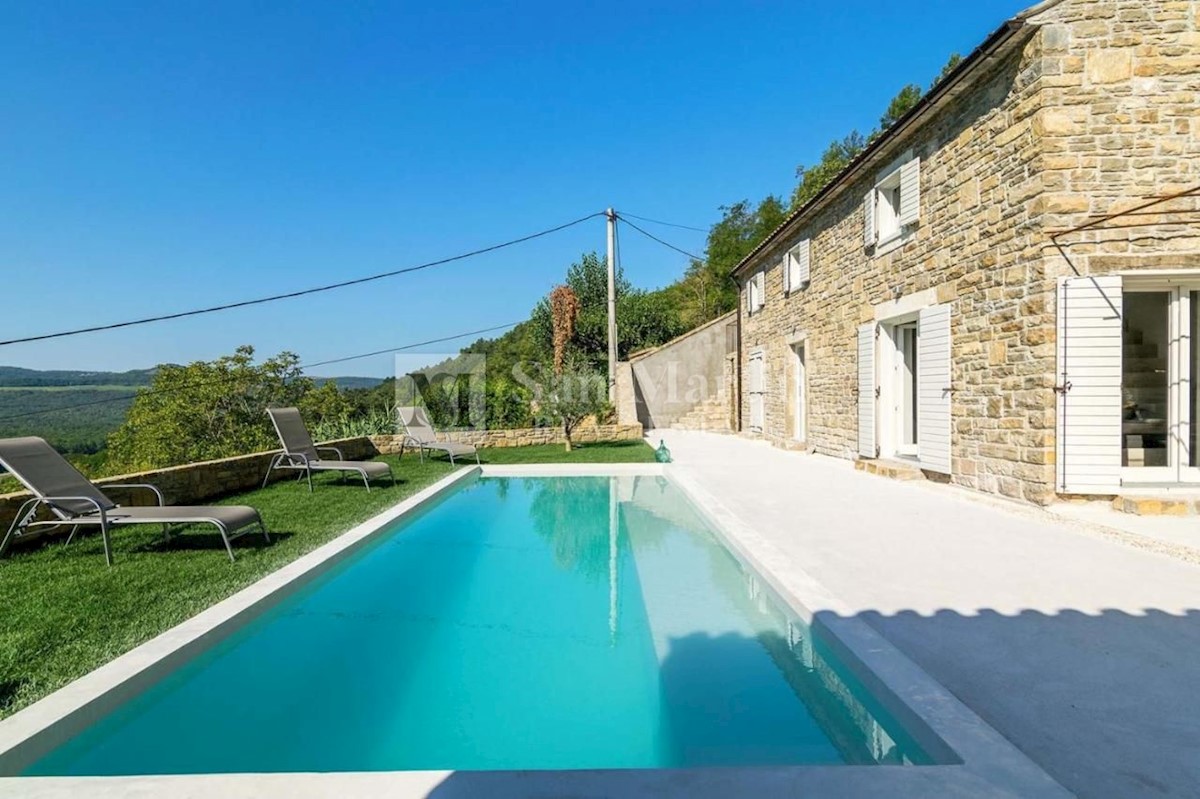 Istria, Oprtalj - casa in pietra con bellissima vista sul paesaggio