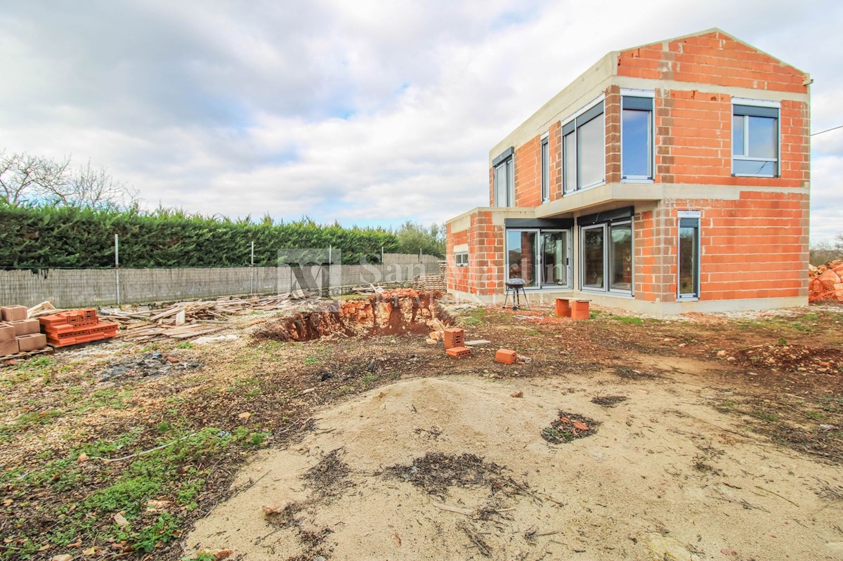 Parenzo, dintorni - casa moderna con piscina ad un ottimo prezzo