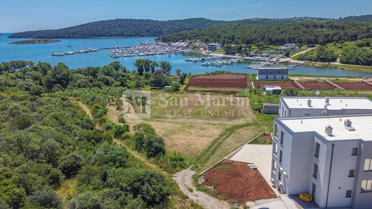 Medolino - bellissima terra a 100 m dal mare!