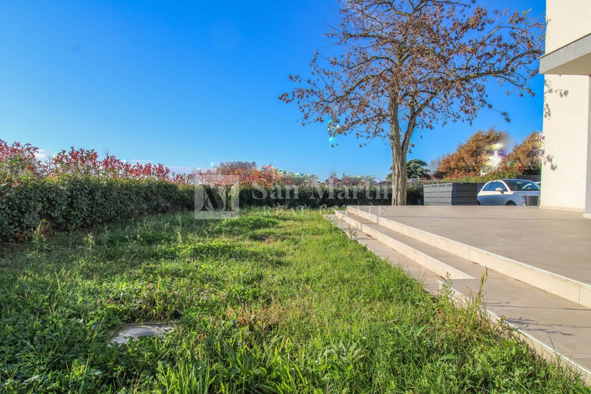 Poreč, dintorni - una bellissima casa moderna vicino a Poreč