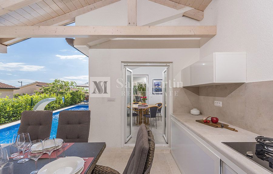 PARENZO, Casa al piano terra con 3 camere da letto e piscina