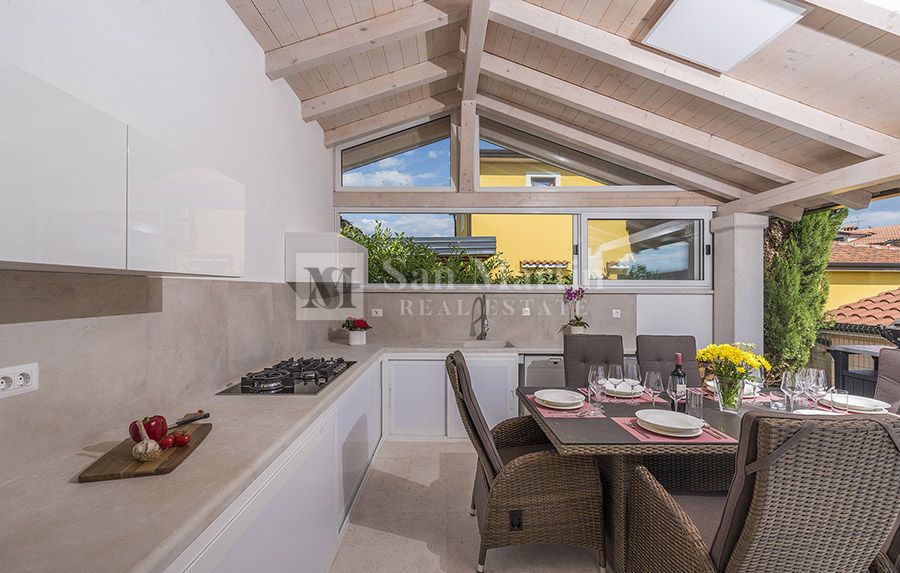 PARENZO, Casa al piano terra con 3 camere da letto e piscina