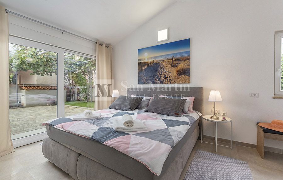 PARENZO, Casa al piano terra con 3 camere da letto e piscina