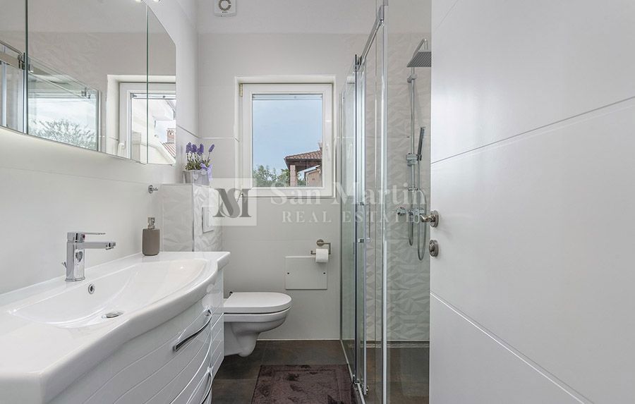 PARENZO, Casa al piano terra con 3 camere da letto e piscina