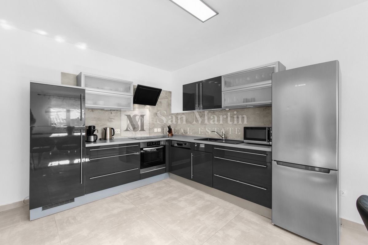 PARENZO, Casa al piano terra con 3 camere da letto e piscina