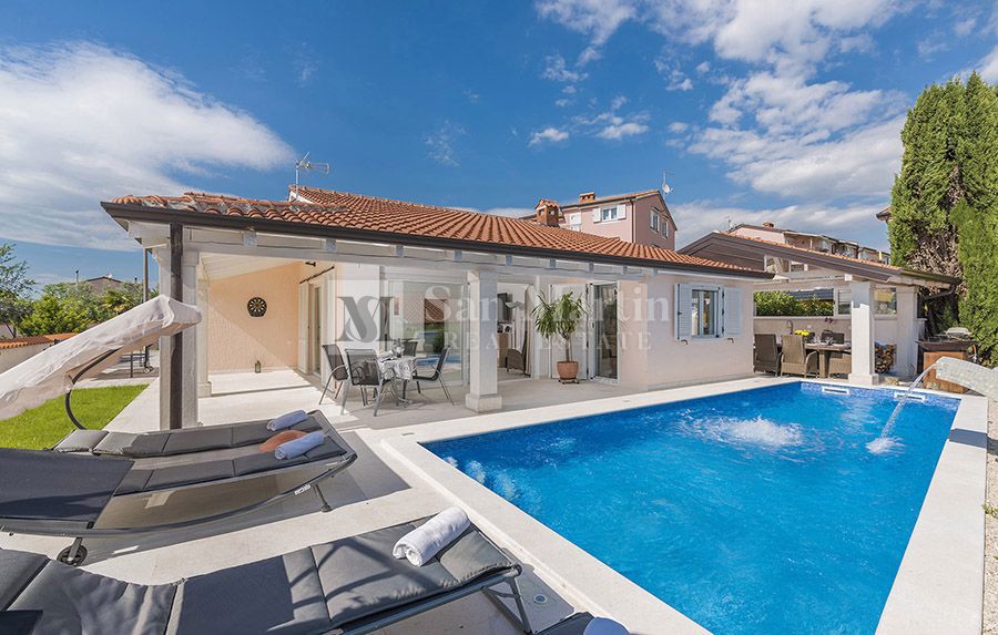 PARENZO, Casa al piano terra con 3 camere da letto e piscina