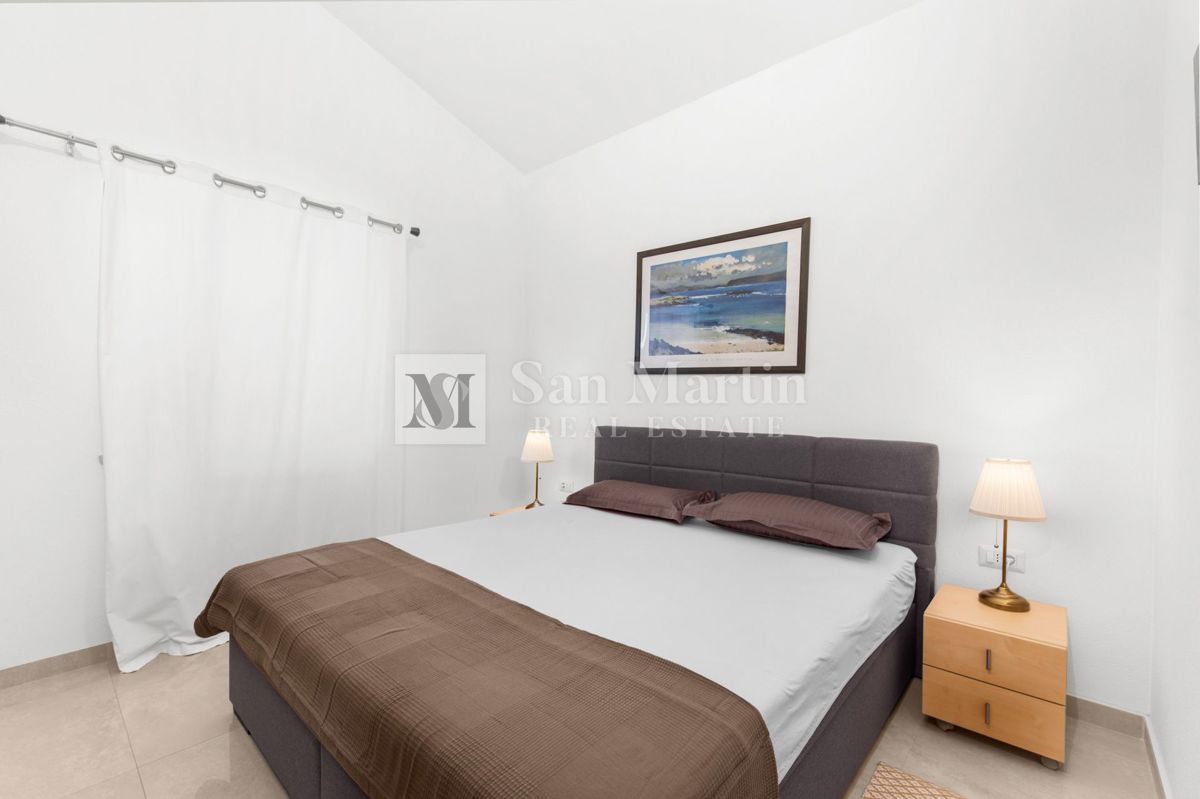 PARENZO, Casa al piano terra con 3 camere da letto e piscina