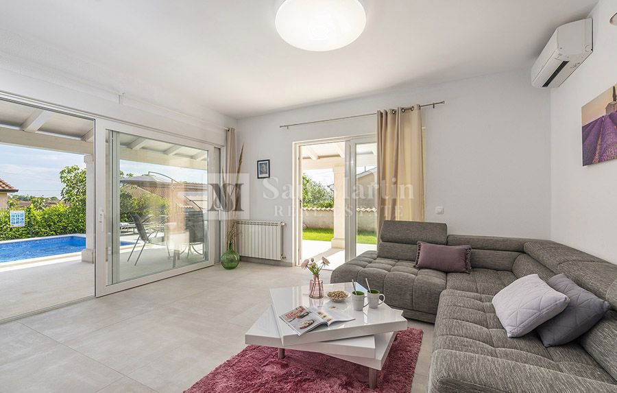 PARENZO, Casa al piano terra con 3 camere da letto e piscina