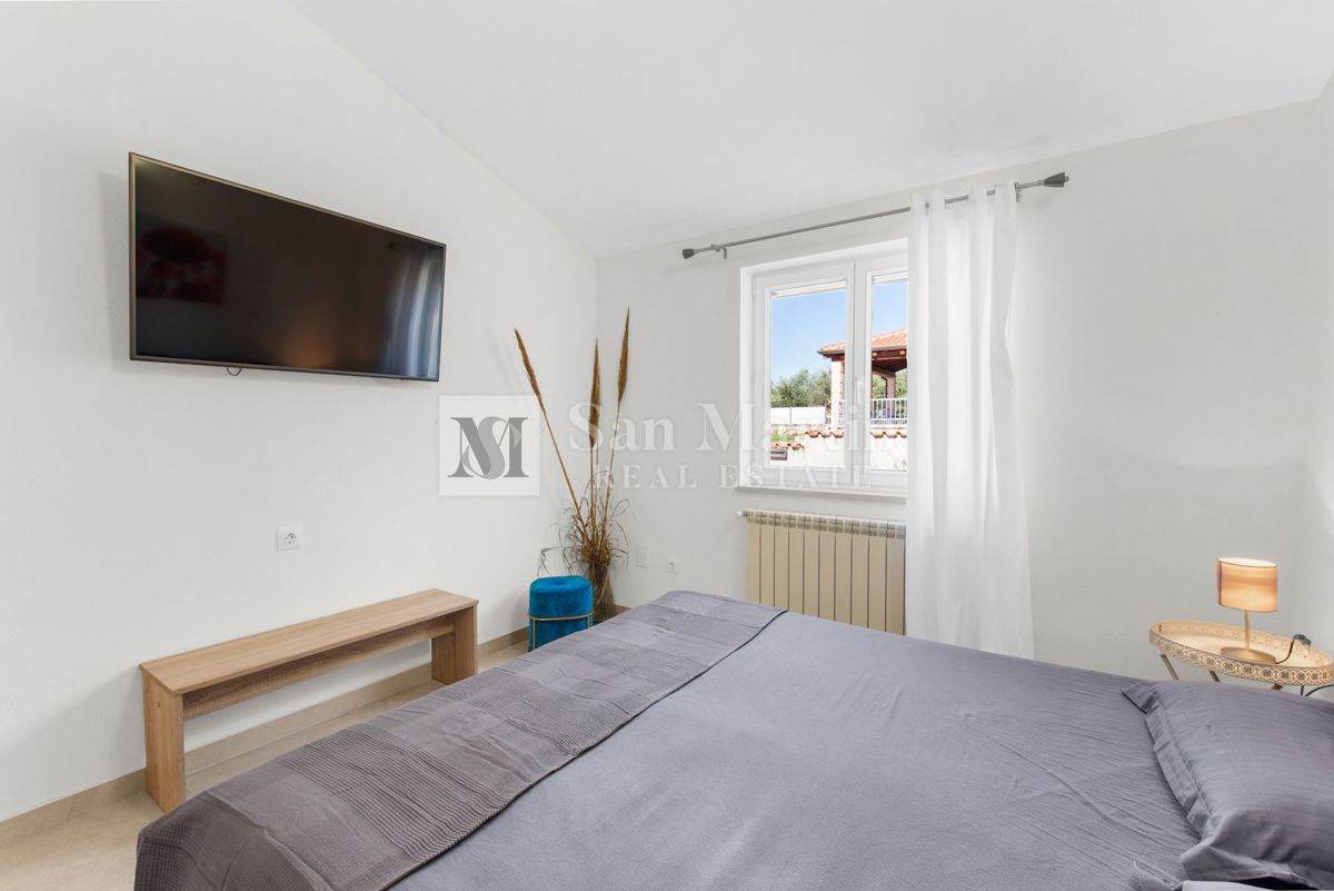 PARENZO, Casa al piano terra con 3 camere da letto e piscina