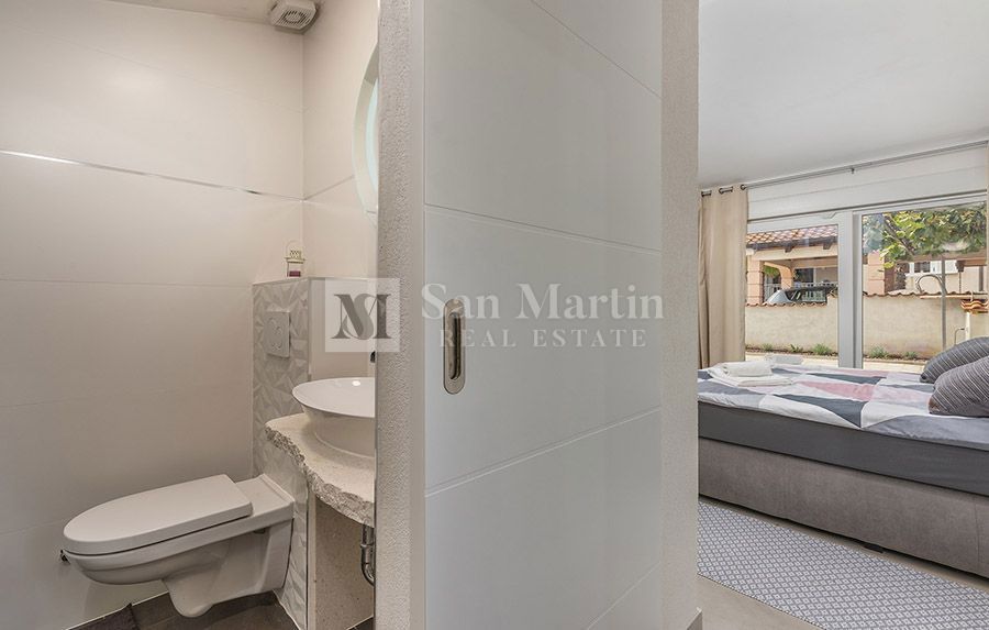 PARENZO, Casa al piano terra con 3 camere da letto e piscina