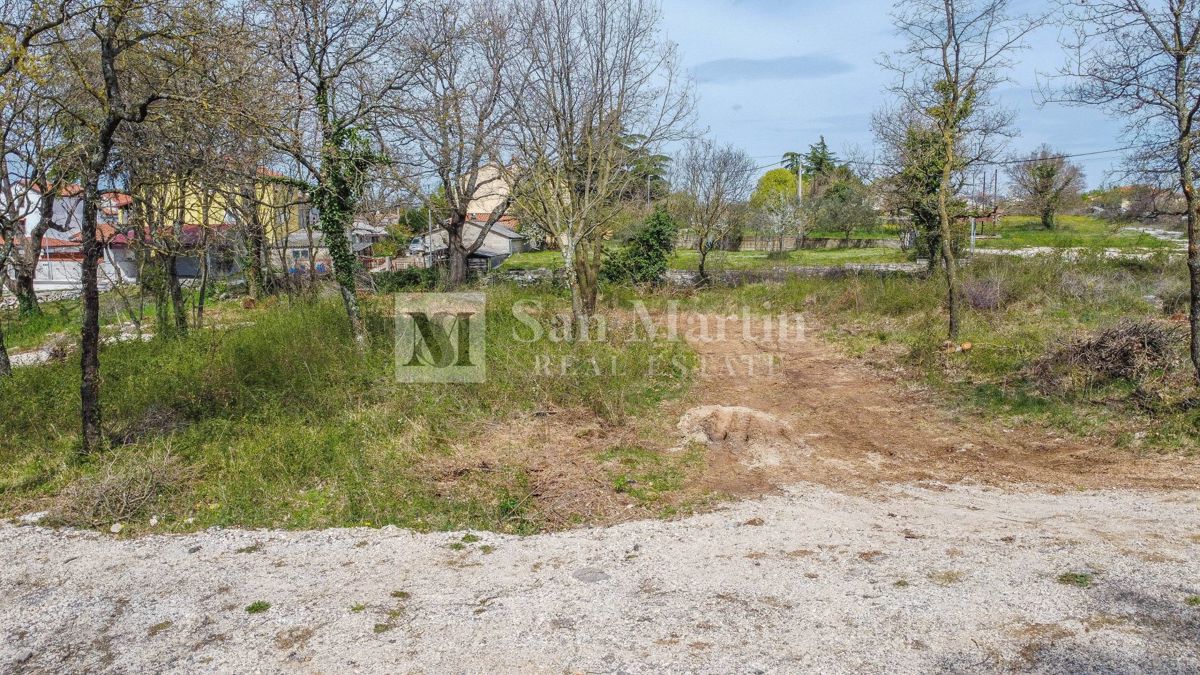 Rovigno, dintorni - terreno in ottima posizione