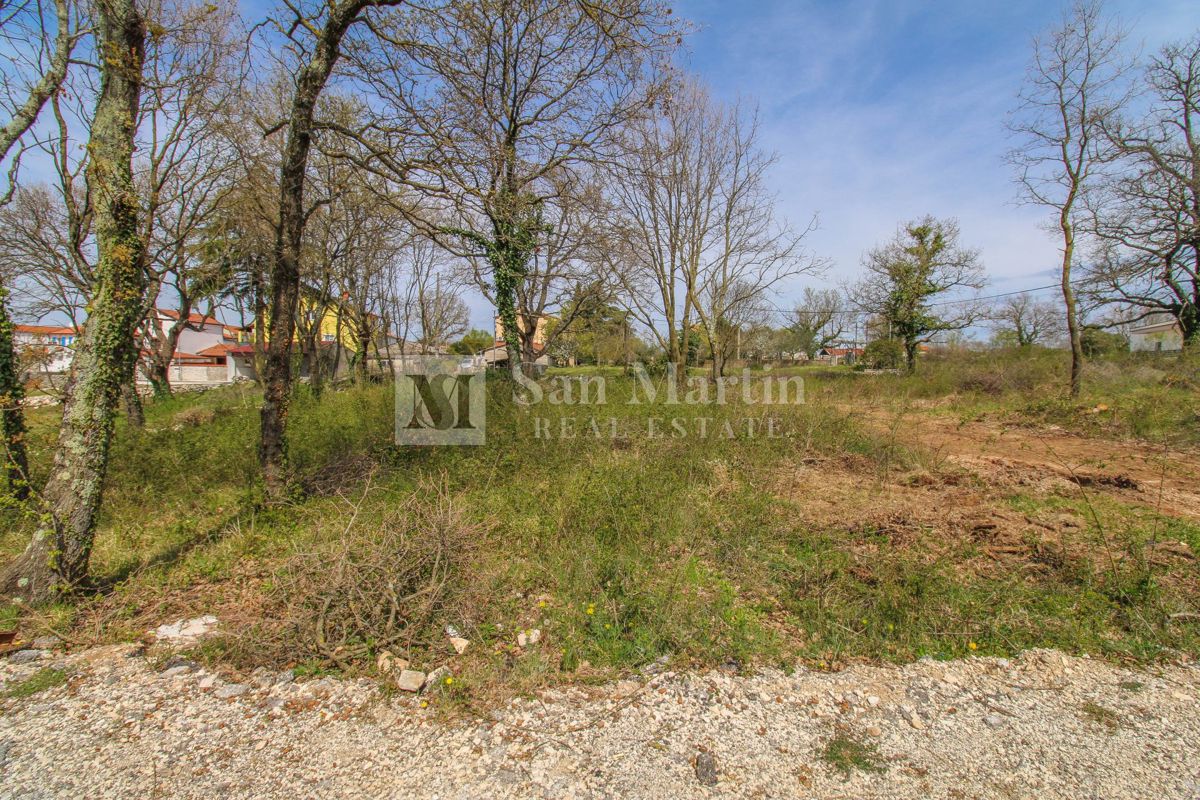 Rovigno, dintorni - terreno in ottima posizione