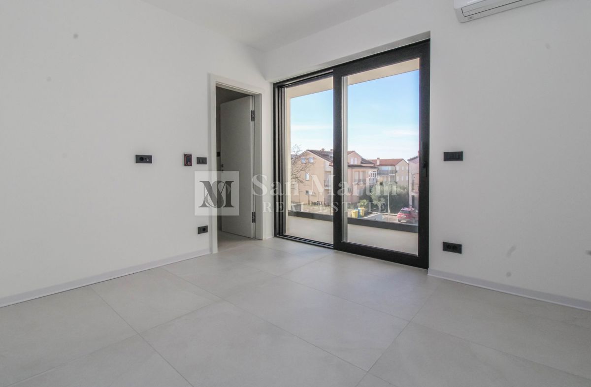 Parenzo – Casa con piscina a 800 m dal mare – VISTA MARE!