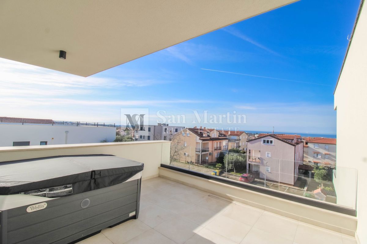 Parenzo – Casa con piscina a 800 m dal mare – VISTA MARE!