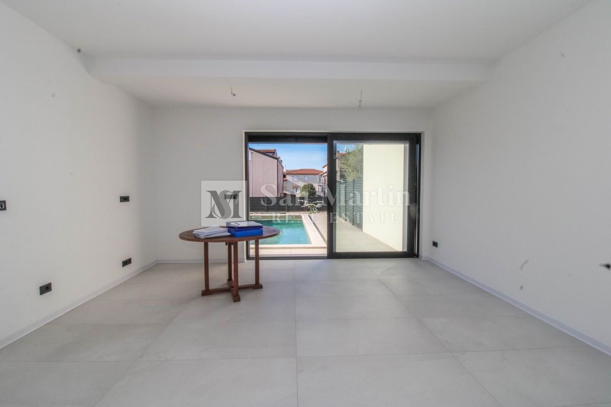 Parenzo – Casa con piscina a 800 m dal mare – VISTA MARE!