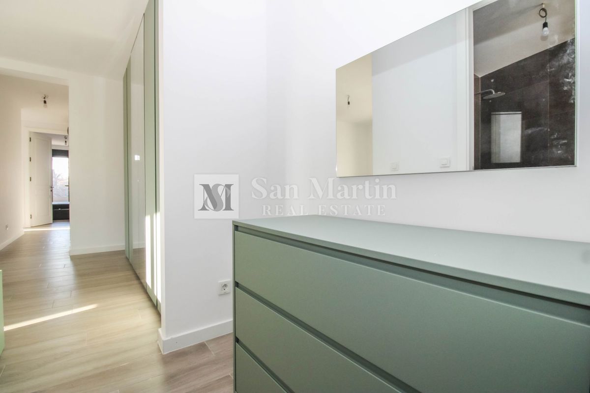 Parenzo, moderno appartamento al piano terra con giardino.