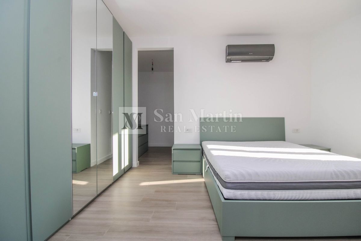 Parenzo, moderno appartamento al piano terra con giardino.