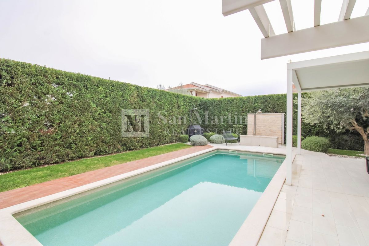 Parenzo, dintorni - bella casa con piscina vicino al mare