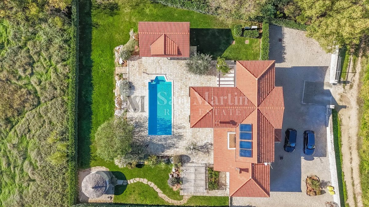 Parenzo, dintorni - casa in pietra con vista sulla natura e sul mare