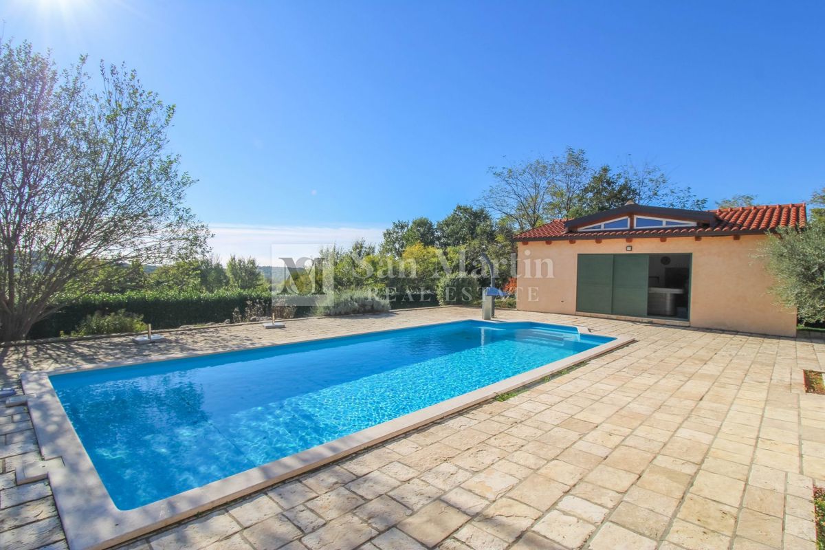 Parenzo, dintorni - casa in pietra con vista sulla natura e sul mare