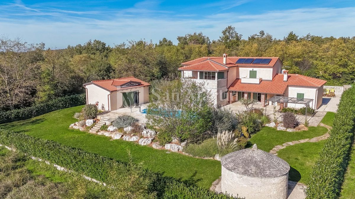 Parenzo, dintorni - casa in pietra con vista sulla natura e sul mare