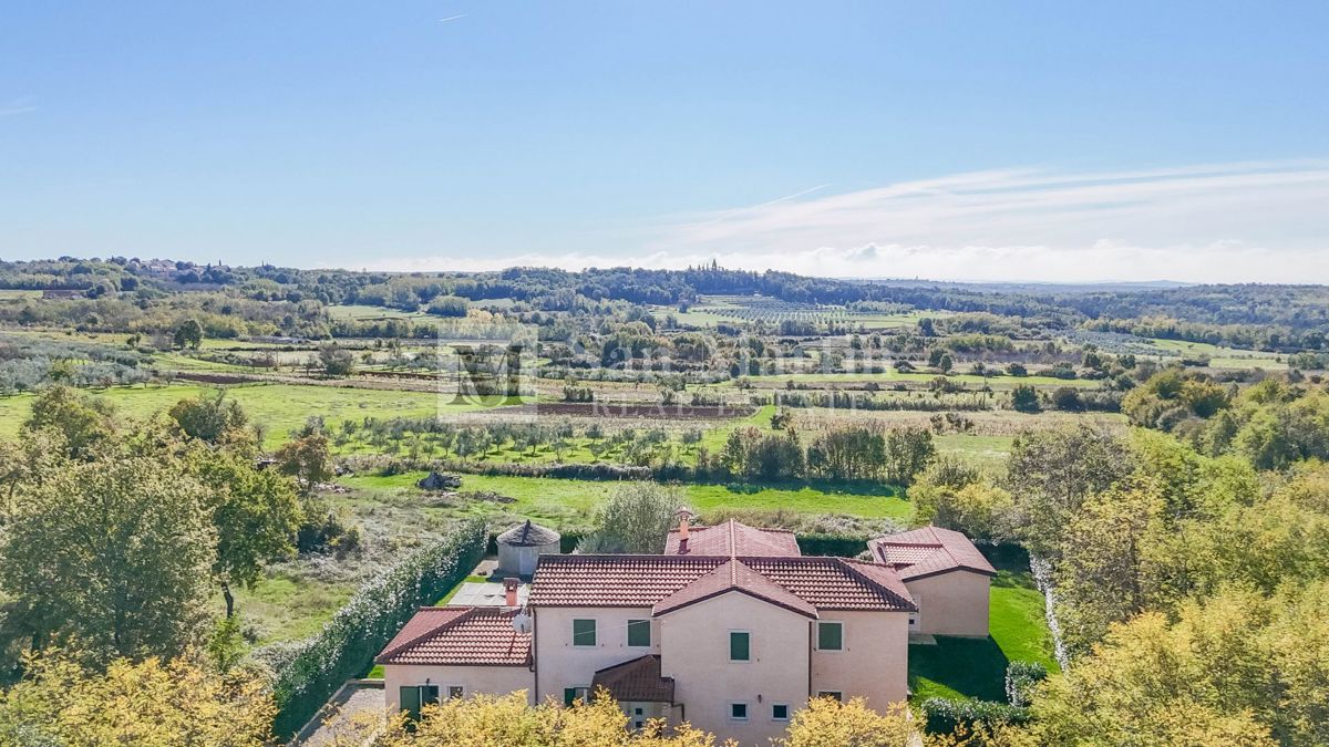 Parenzo, dintorni - casa in pietra con vista sulla natura e sul mare