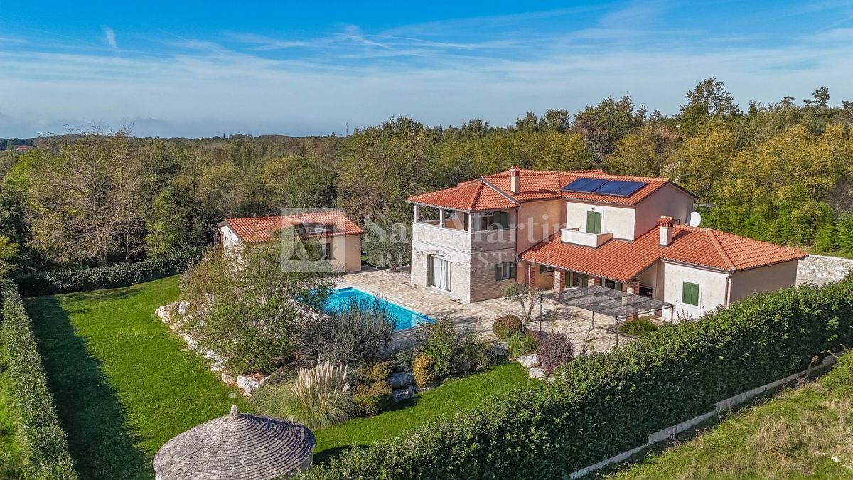 Parenzo, dintorni - casa in pietra con vista sulla natura e sul mare