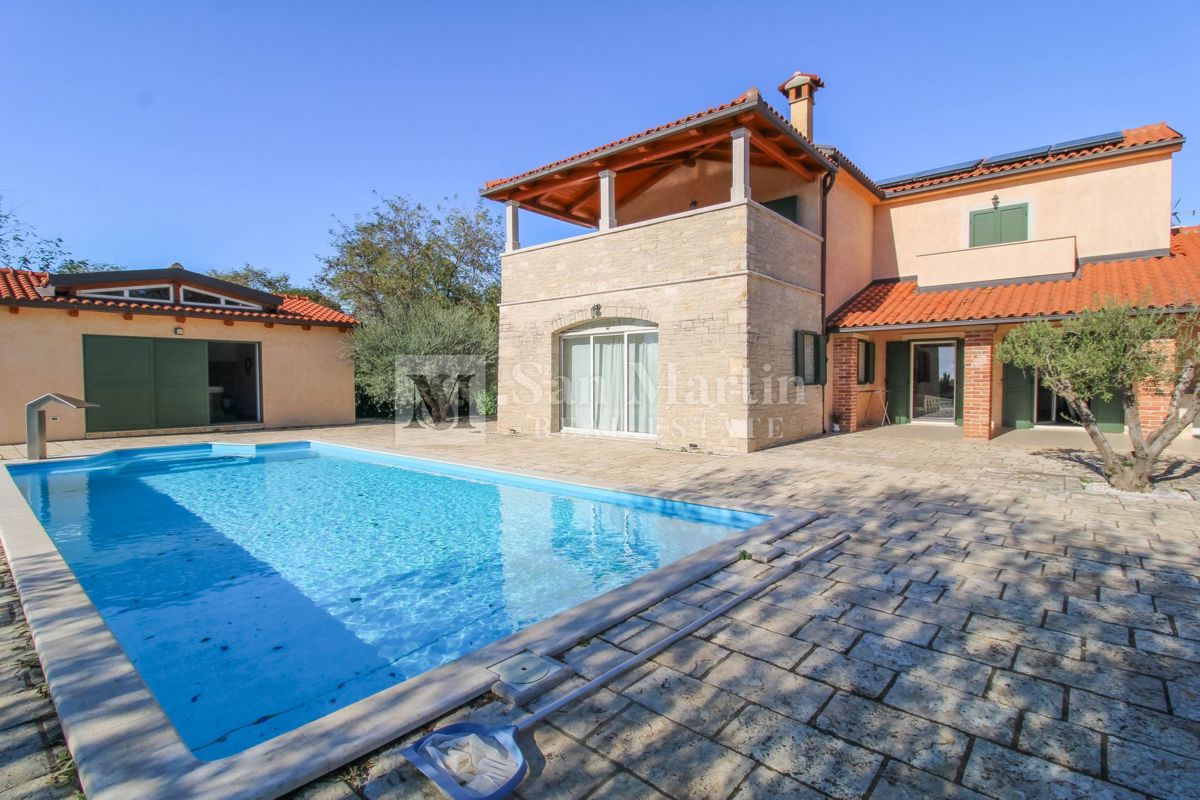 Parenzo, dintorni - casa in pietra con vista sulla natura e sul mare