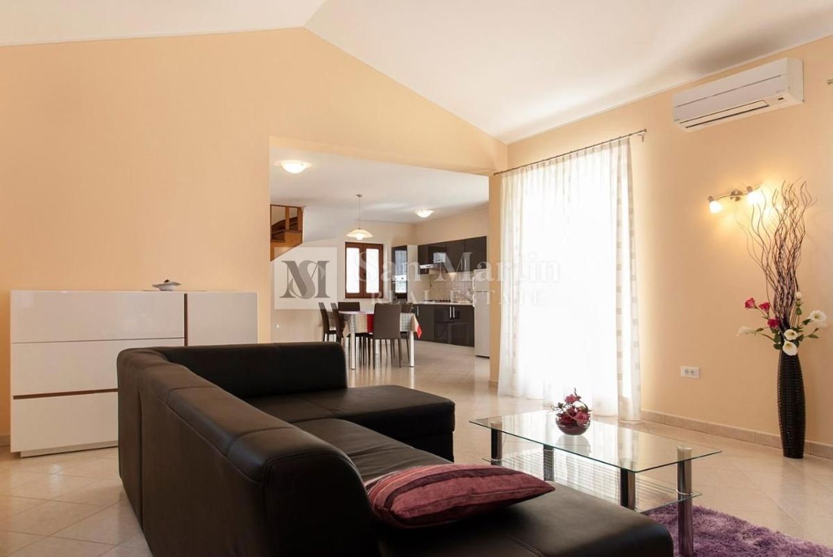 Parenzo, dintorni - casa familiare con piscina