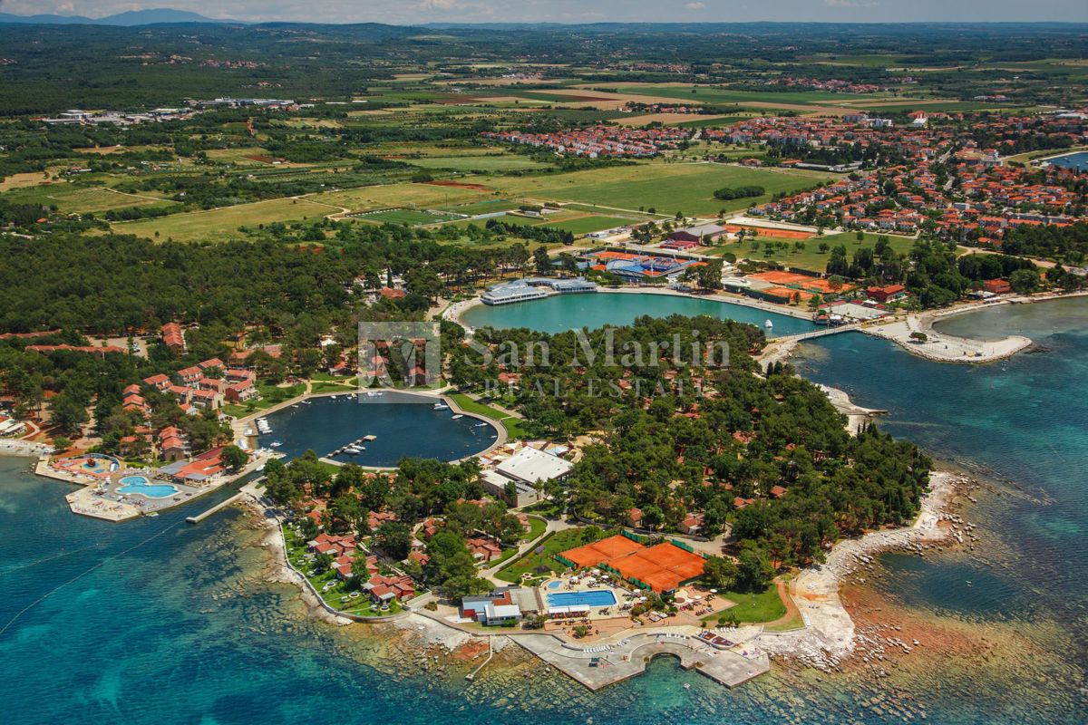 Umago-Terreno edificabile di investimento TOP per scopi turistici