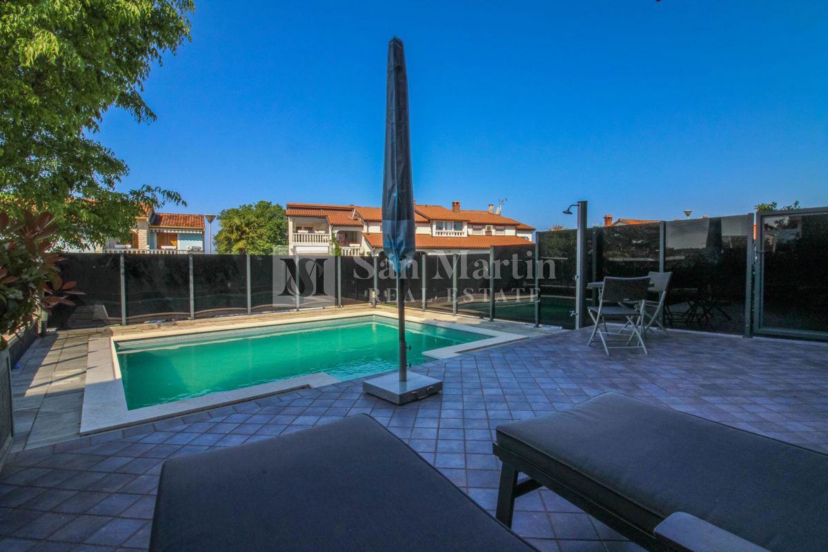 Parenzo, dintorni – bellissimo appartamento moderno con piscina