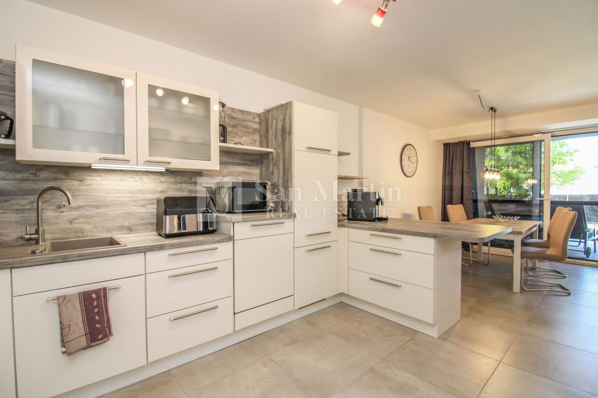 Parenzo, dintorni – bellissimo appartamento moderno con piscina