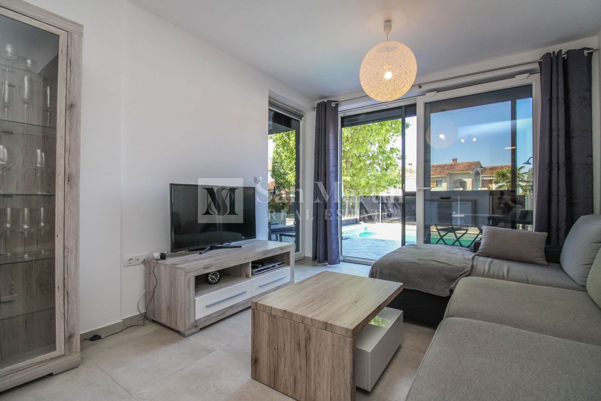 Parenzo, dintorni – bellissimo appartamento moderno con piscina