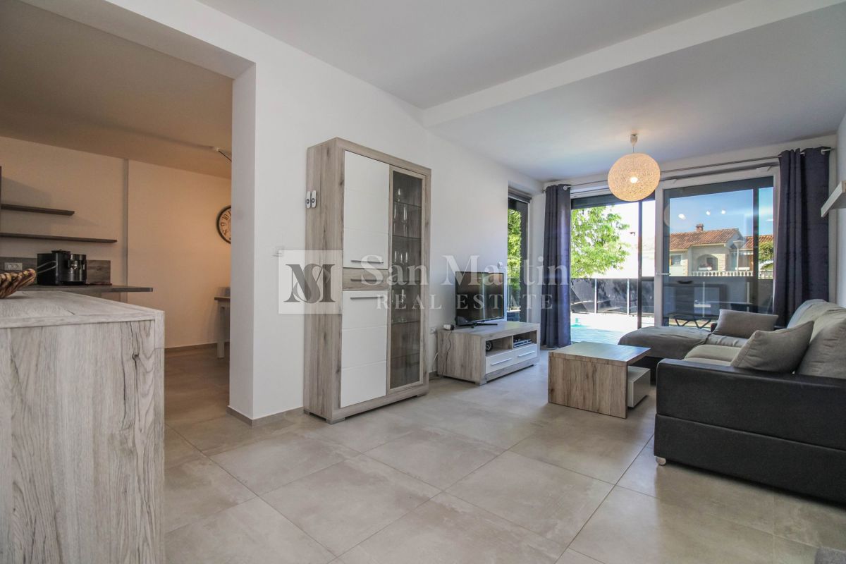 Parenzo, dintorni – bellissimo appartamento moderno con piscina