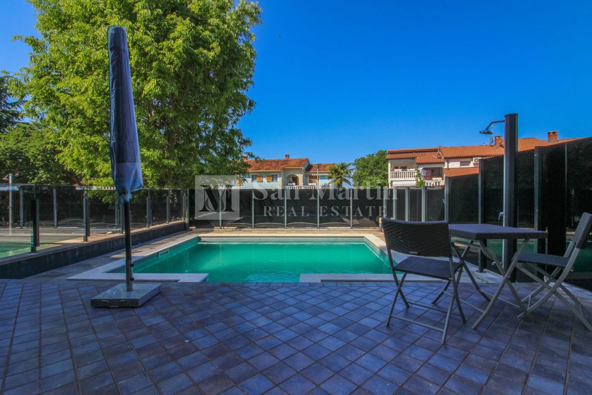 Parenzo, dintorni – bellissimo appartamento moderno con piscina
