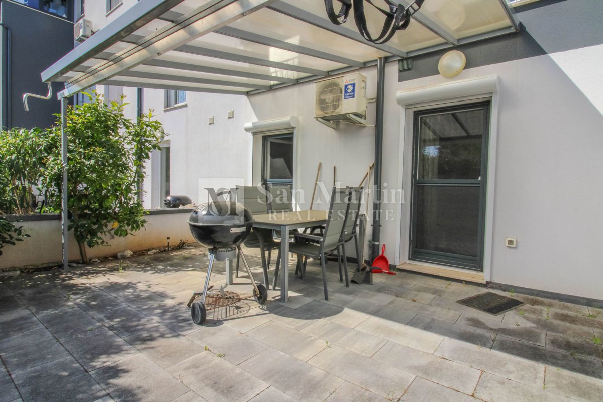 Parenzo, dintorni – bellissimo appartamento moderno con piscina