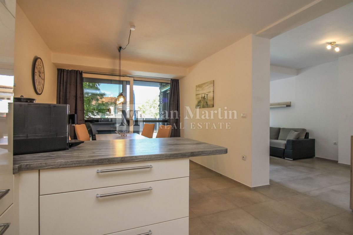 Parenzo, dintorni – bellissimo appartamento moderno con piscina