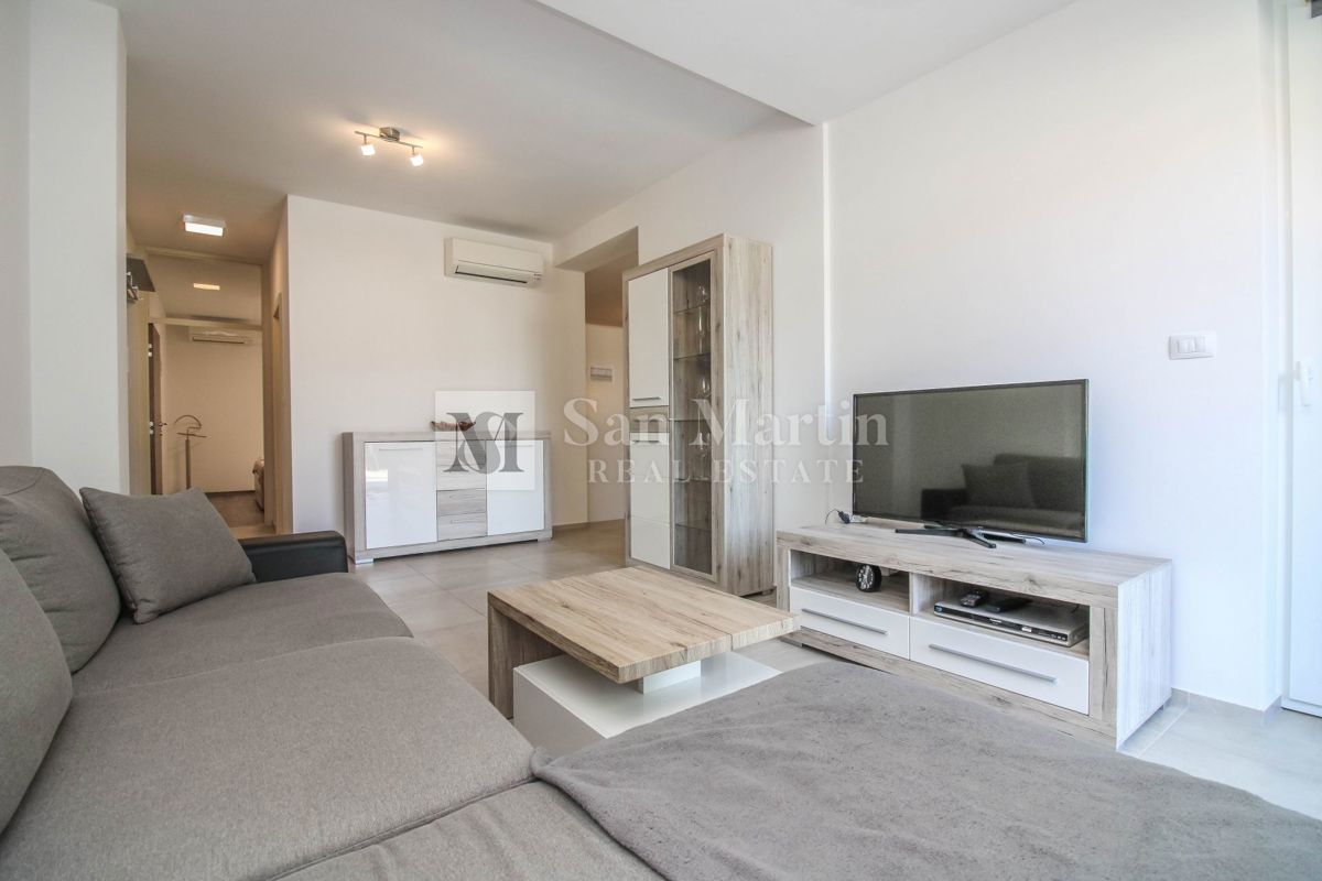 Parenzo, dintorni – bellissimo appartamento moderno con piscina