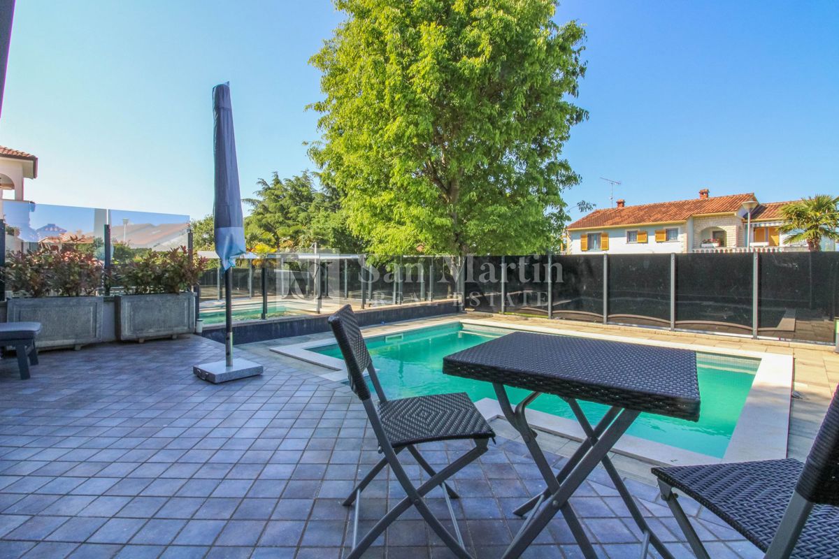 Parenzo, dintorni – bellissimo appartamento moderno con piscina