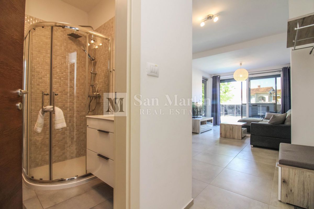 Parenzo, dintorni – bellissimo appartamento moderno con piscina