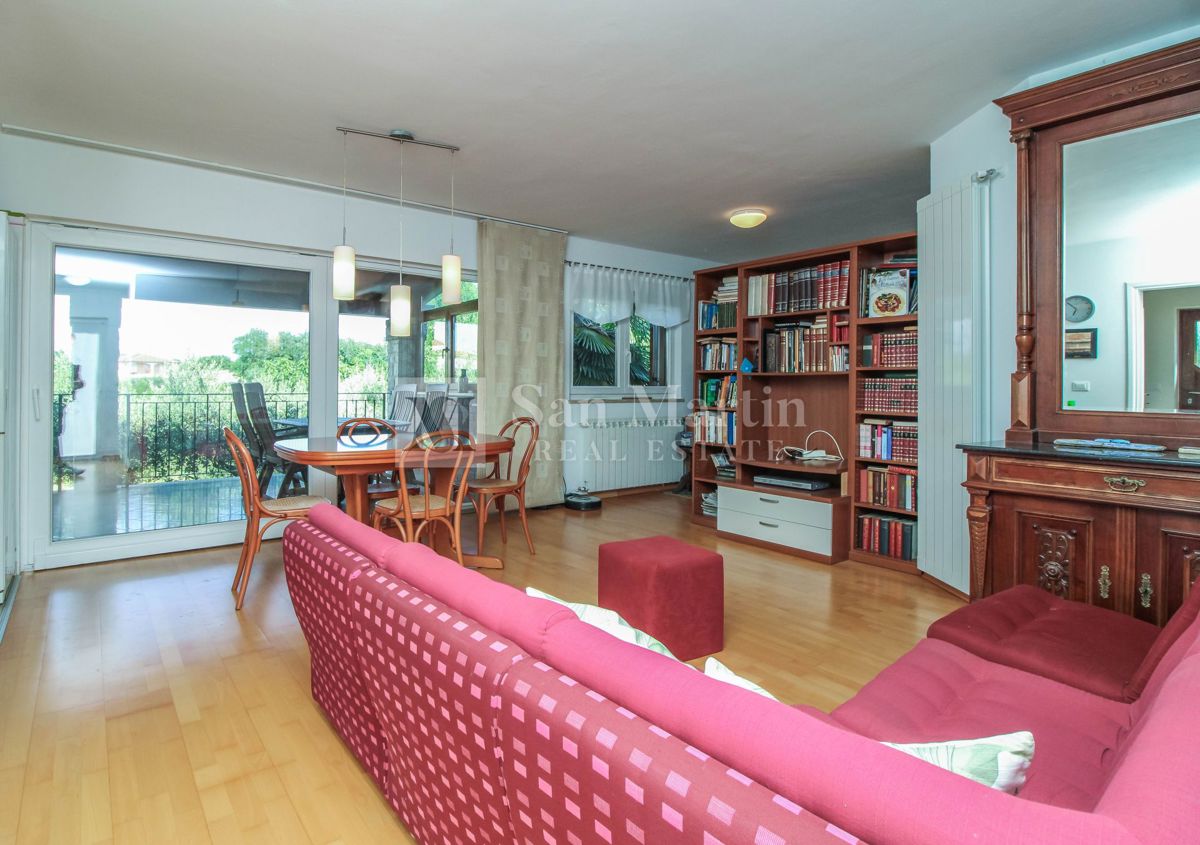 DINTORNI DI PARENZO, CASA INDIPENDENTE