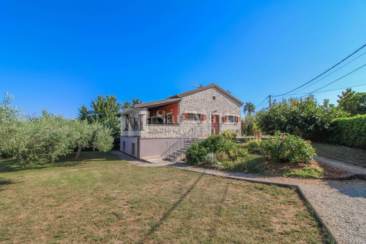 DINTORNI DI PARENZO, CASA INDIPENDENTE