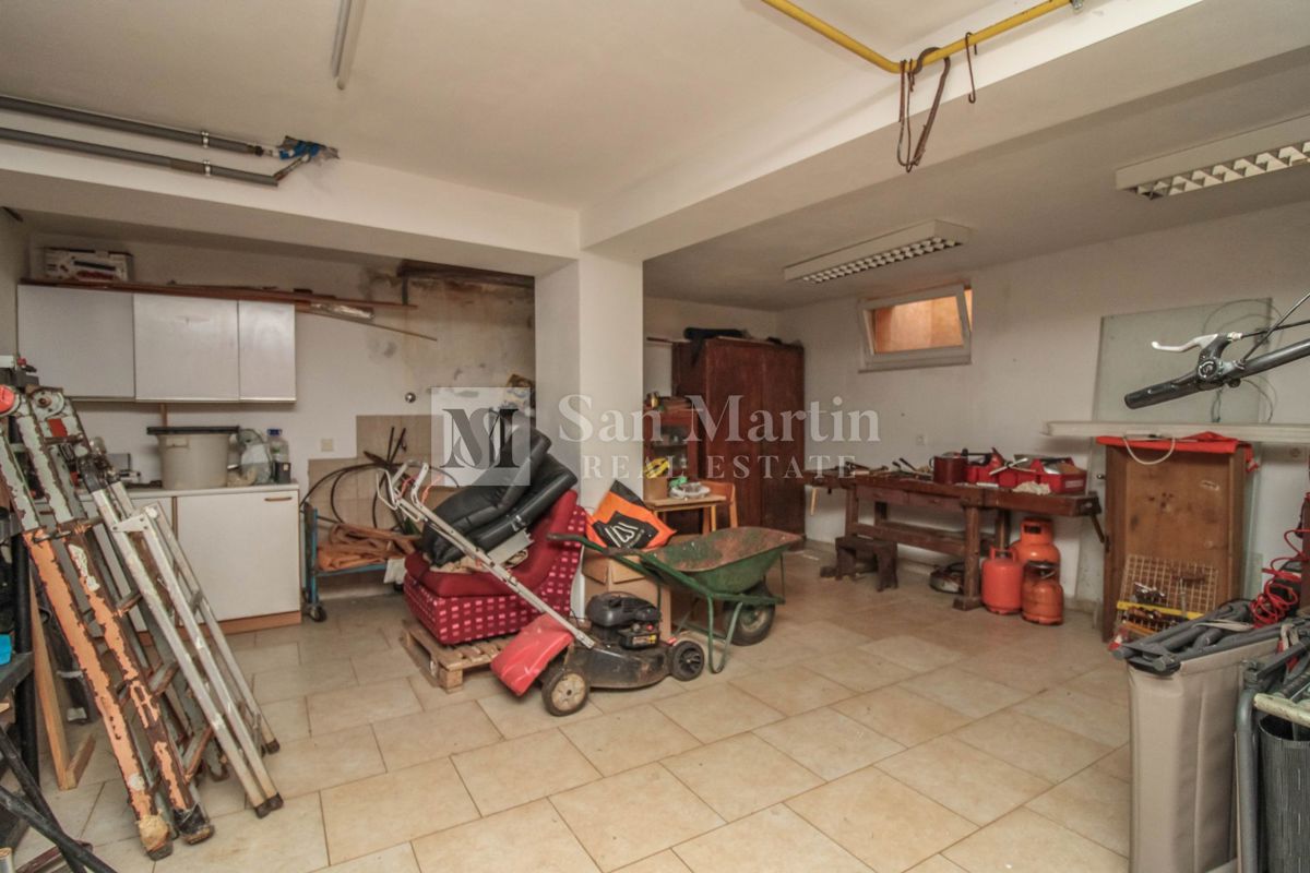 DINTORNI DI PARENZO, CASA INDIPENDENTE