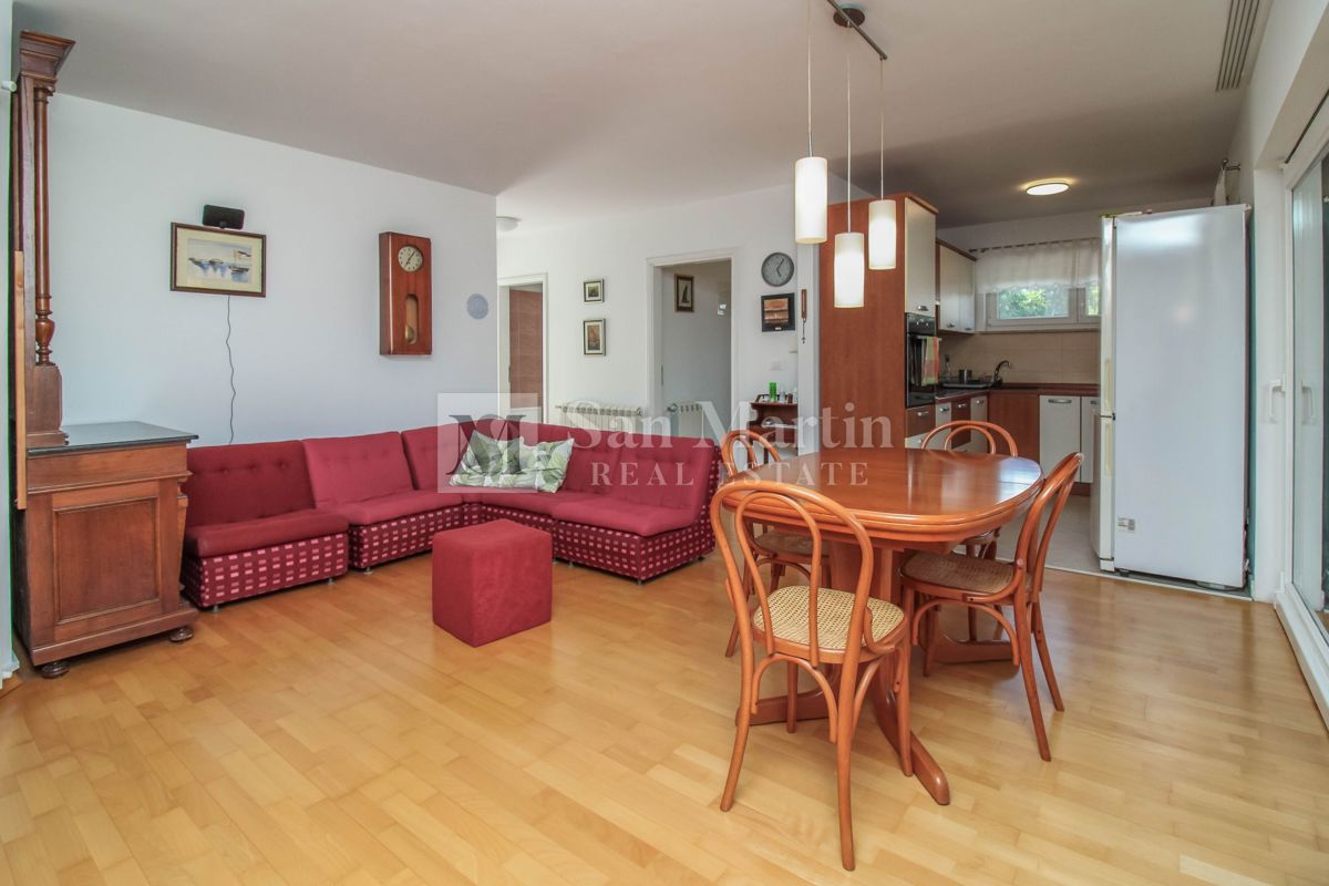 DINTORNI DI PARENZO, CASA INDIPENDENTE