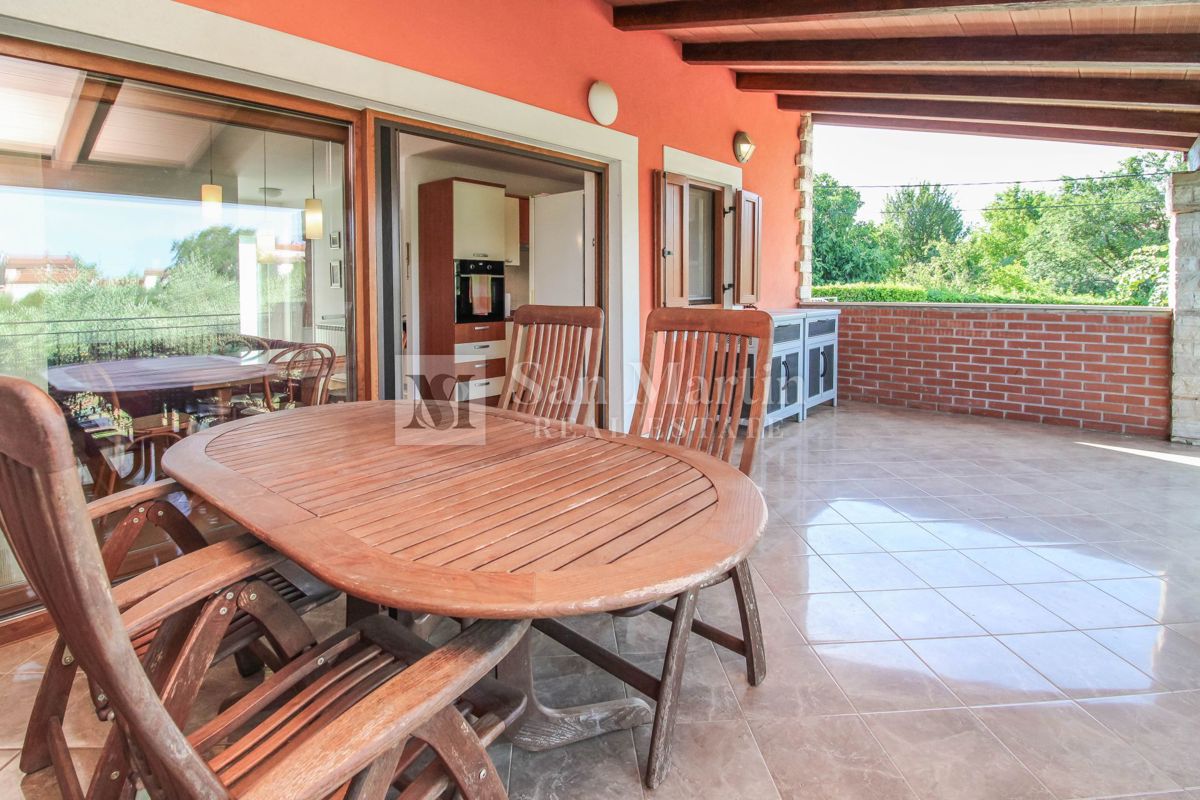 DINTORNI DI PARENZO, CASA INDIPENDENTE