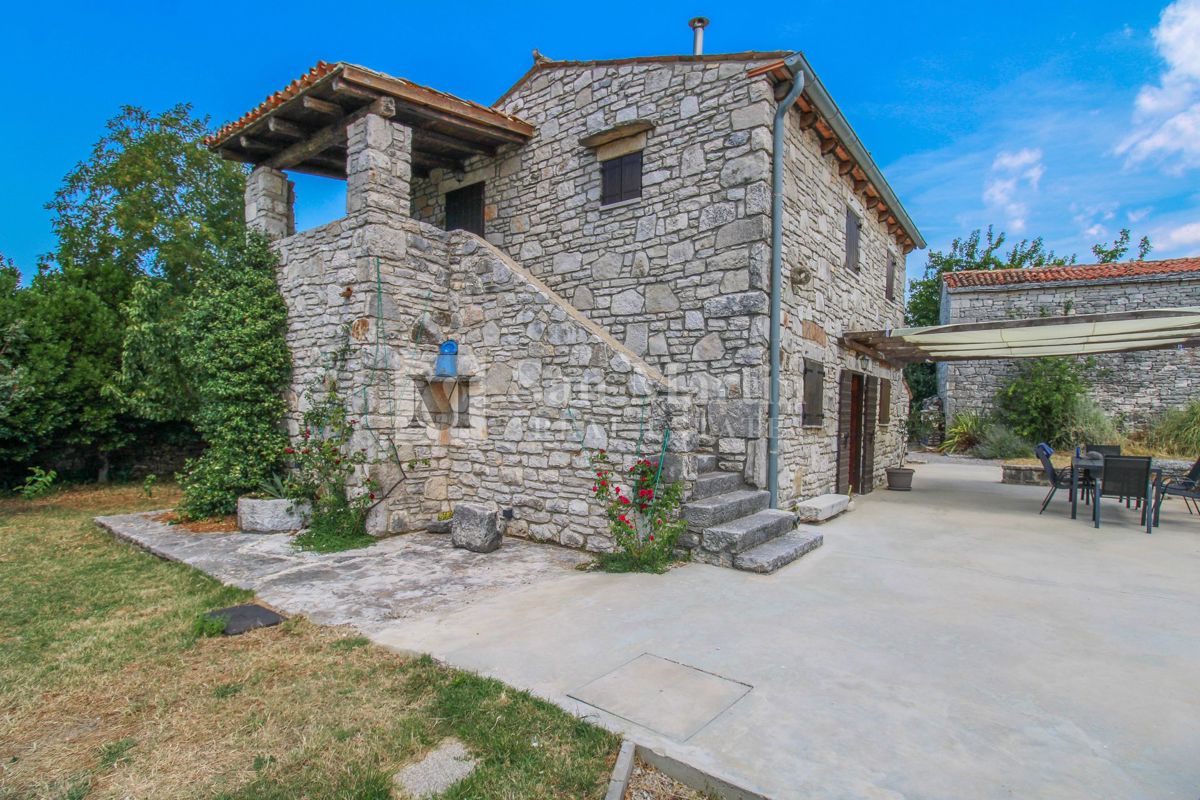 Vicino a Kanfanar – Splendida Casa in Pietra con Piscina