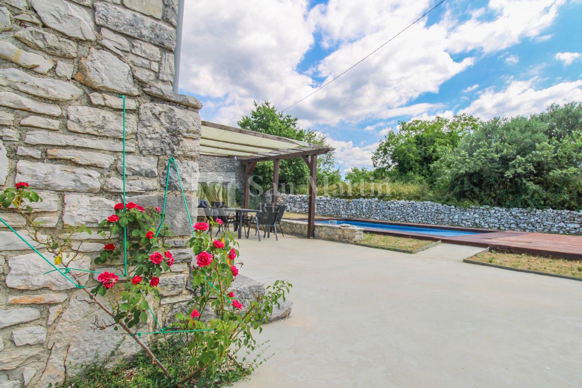 Vicino a Kanfanar – Splendida Casa in Pietra con Piscina